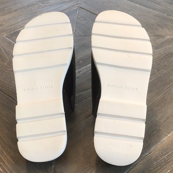 Sandals - Picture 2 of 2